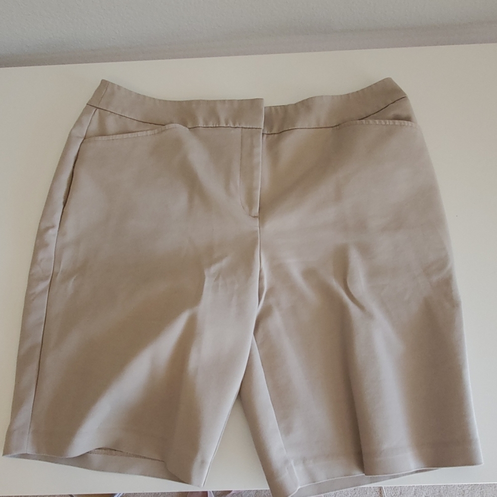 NWOT Chico's walking shorts